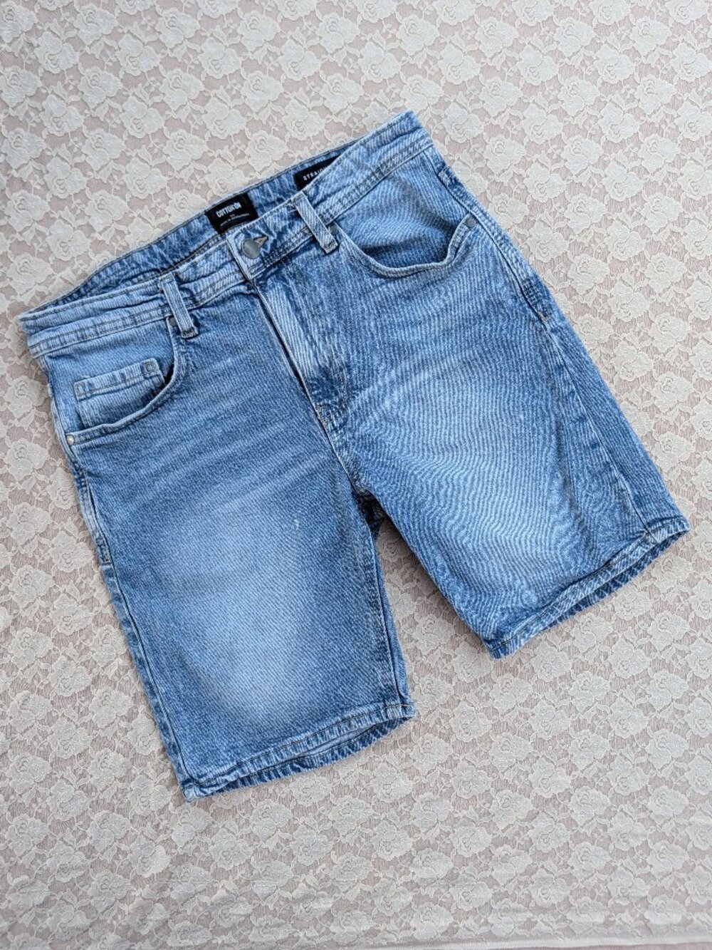 VGUC Cotton On Men Straight short denim shorts size 32